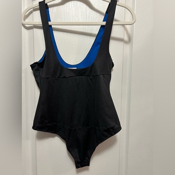 YITTY Headliner Shaping Open bust Thong Bodysuit SIZE large iconic black NWT - Picture 1 of 15